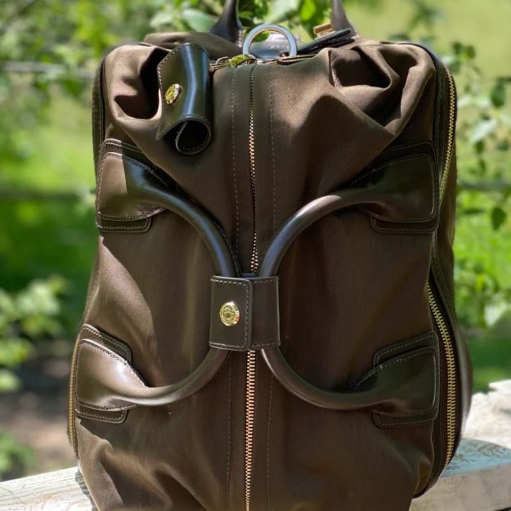 NWOT Caraa Studio Bag Medium in Moss